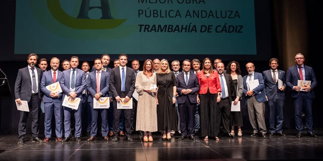 Foto entrega premio.jpg