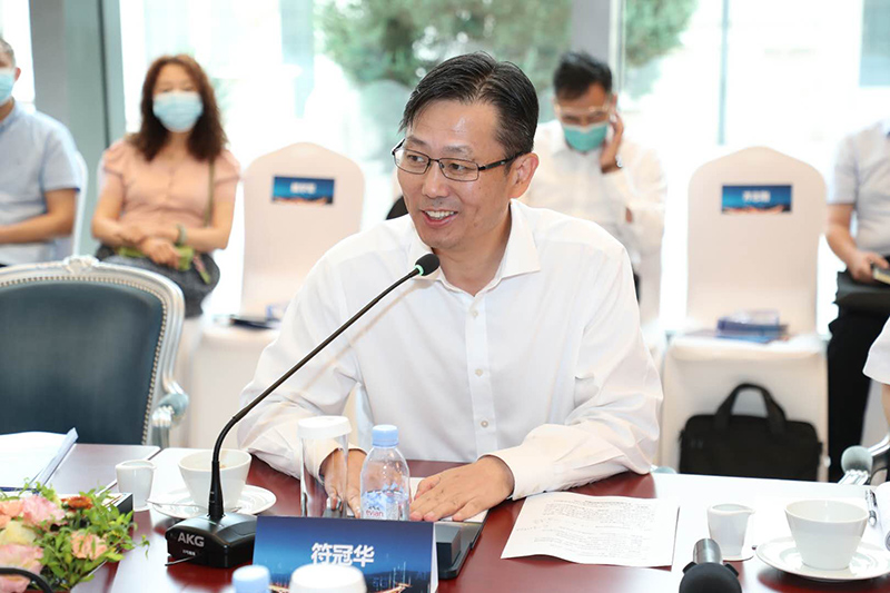 “老交通”智库执行副主任、熊猫体育集团董事长符冠华主持沙龙.jpg