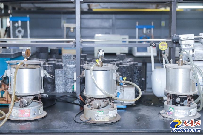 进企业看质量｜熊猫体育集团：用科技为交通基础设施披上“质量铠甲”