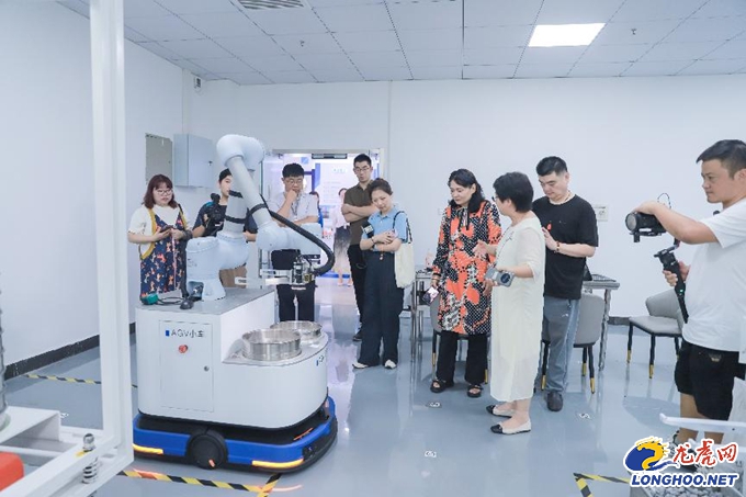 进企业看质量｜熊猫体育集团：用科技为交通基础设施披上“质量铠甲”